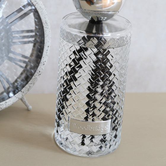 Woodbridge Pure Linen 1000ml reed diffuser styled in a room